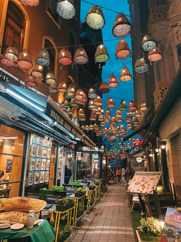 Découvrez Souk Al Bahar : le cœur du shopping à Dubaï